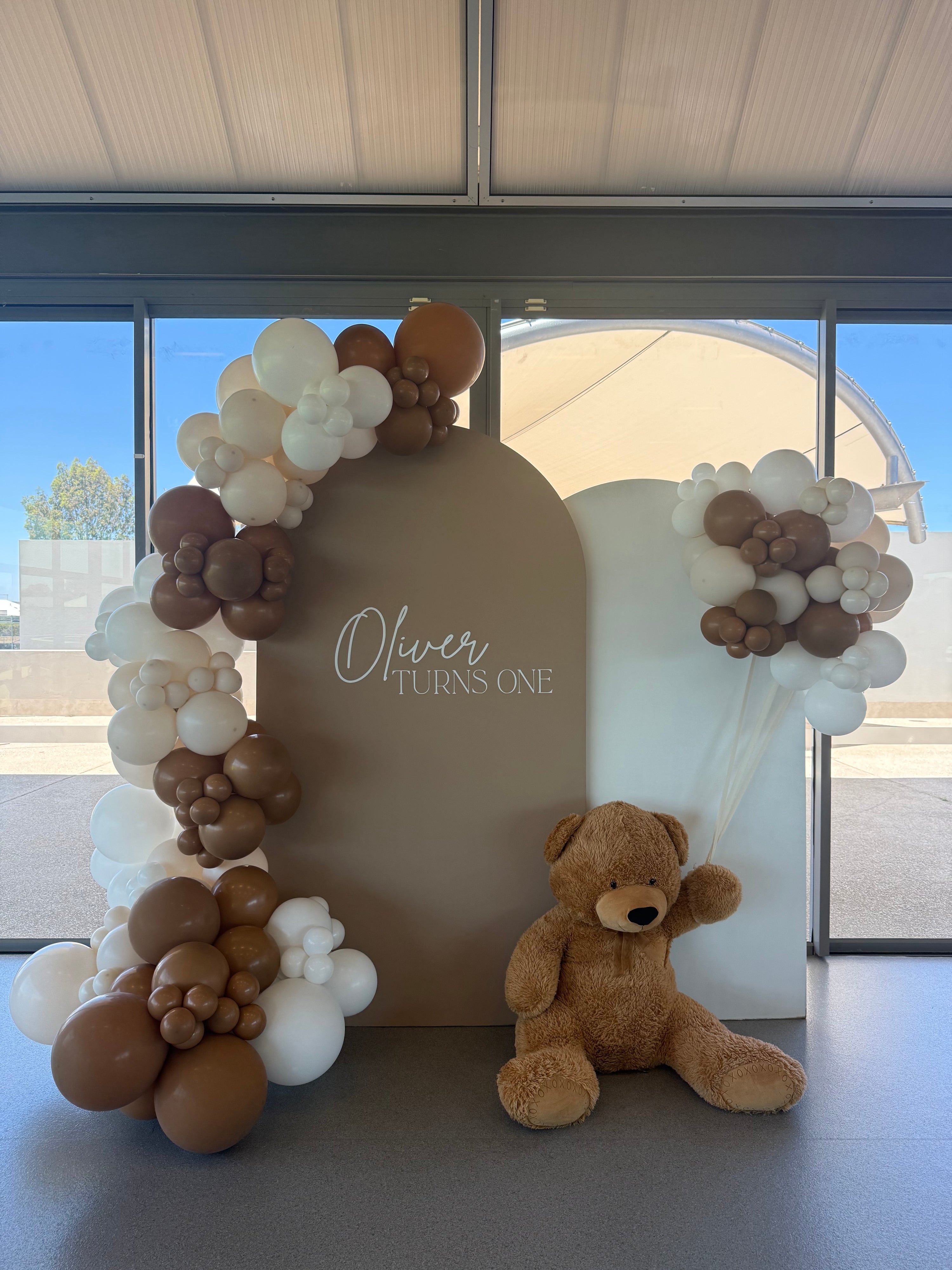 Arch and balloon garland